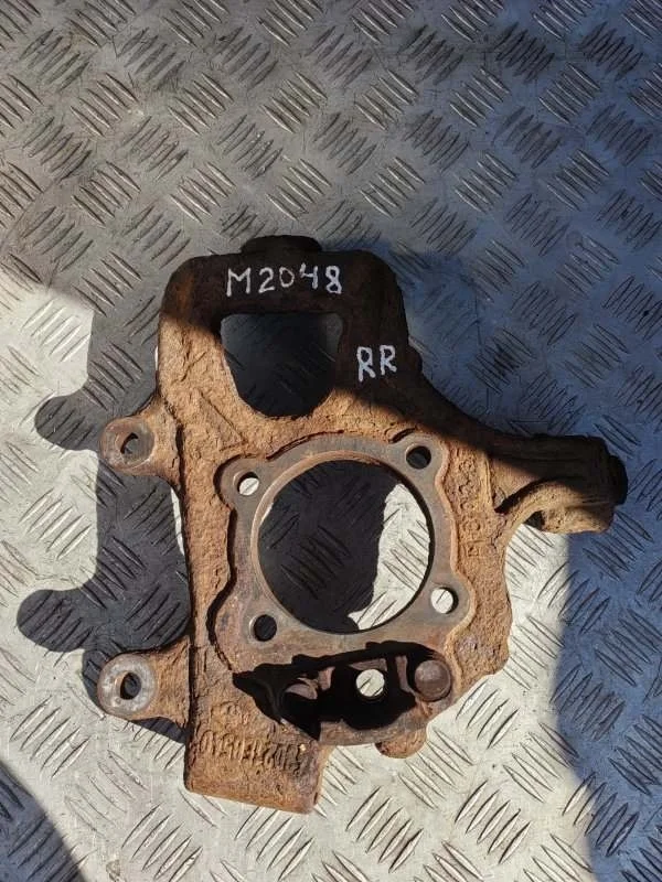 Кулак задний правый Nissan Pathfinder (R51M) 2004-2013 2007 Внедорожник