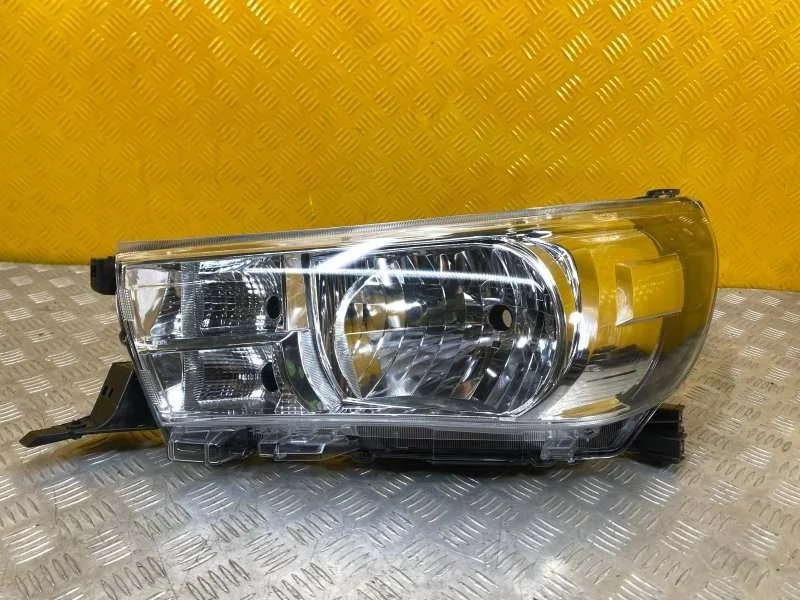 Фара левая Toyota Hilux (2015-2021) 2017