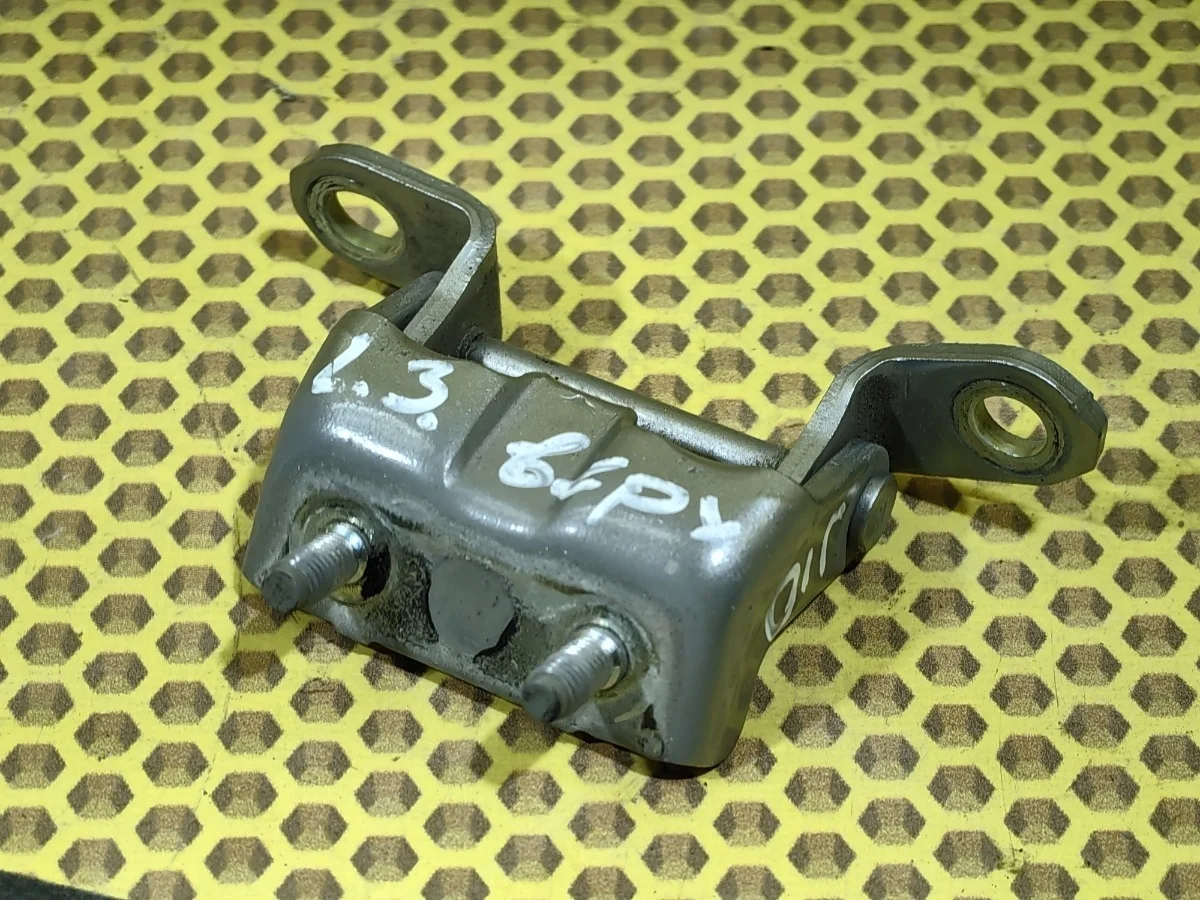 Петля двери задняя верхняя Nissan Qashqai 2010 J10