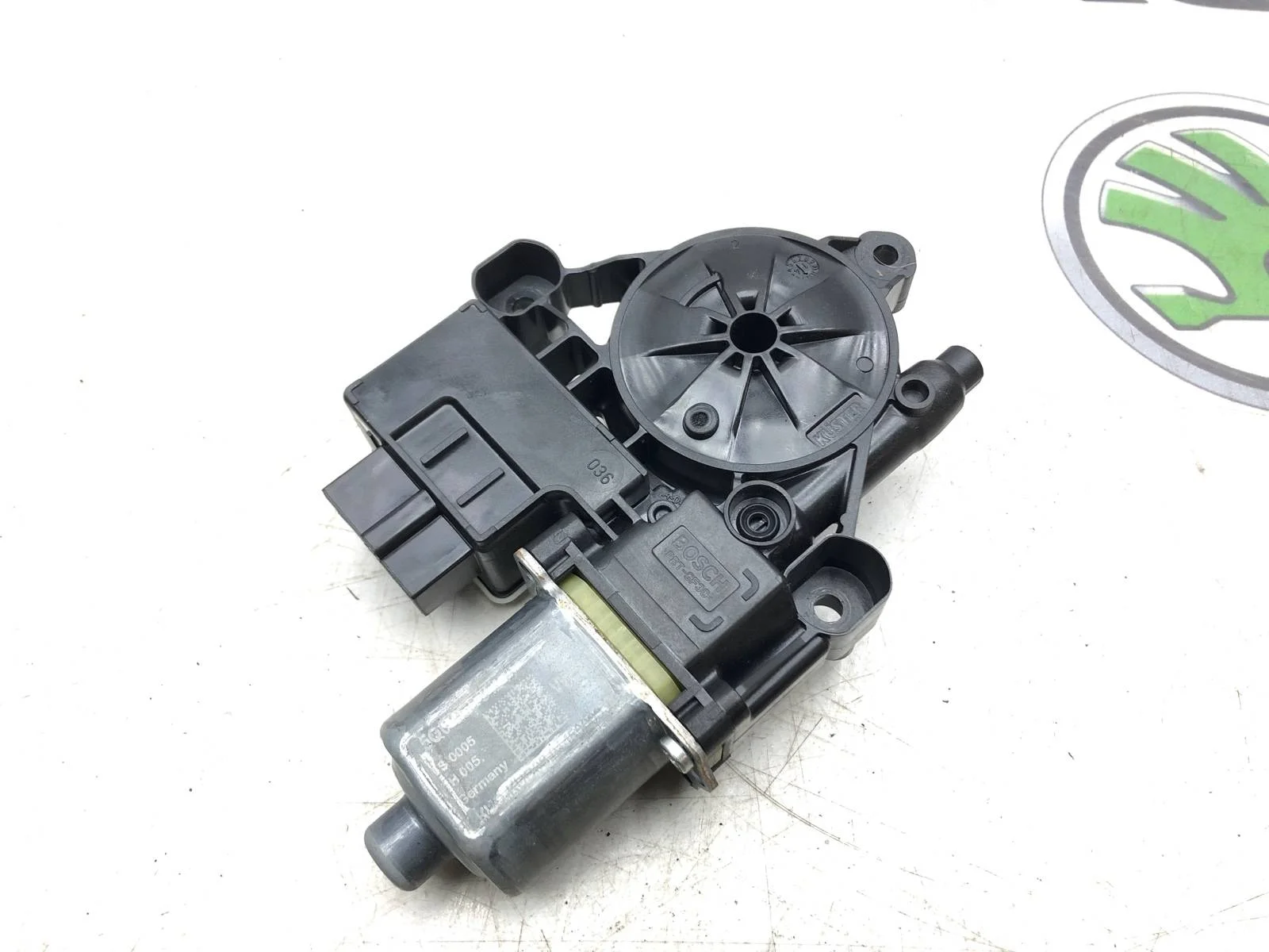 Мотор стеклоподъемника Skoda Octavia 2015 5Q0959812A A7 (5E) 2.0 CKFC, задний правый