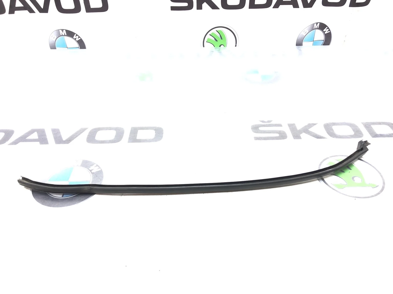 Уплотнитель двери Skoda Octavia 2015 5E0839718A A7 (5E) 2.0 CKFC, задний правый