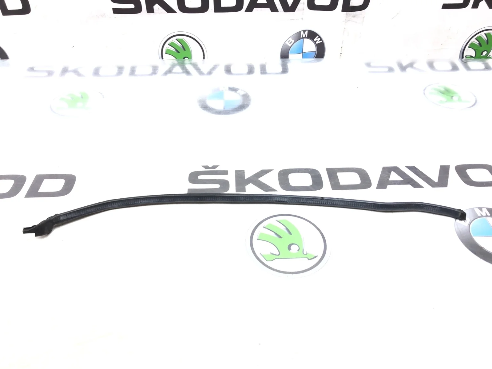 Уплотнитель двери Skoda Octavia 2017 5E0839718A A7 (5E) 1.6 DDYA, задний правый