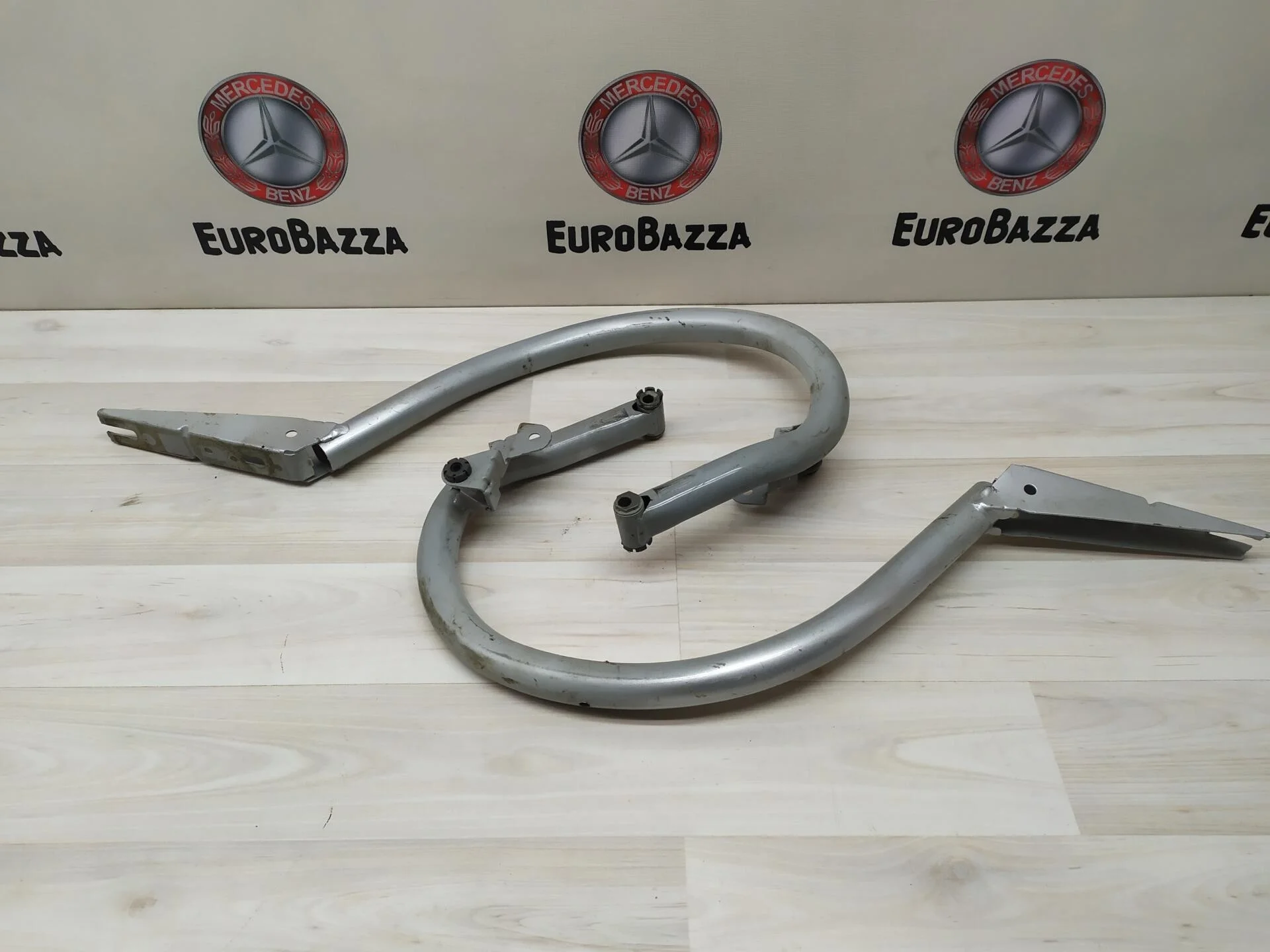 Петля крышки багажника Mercedes W204