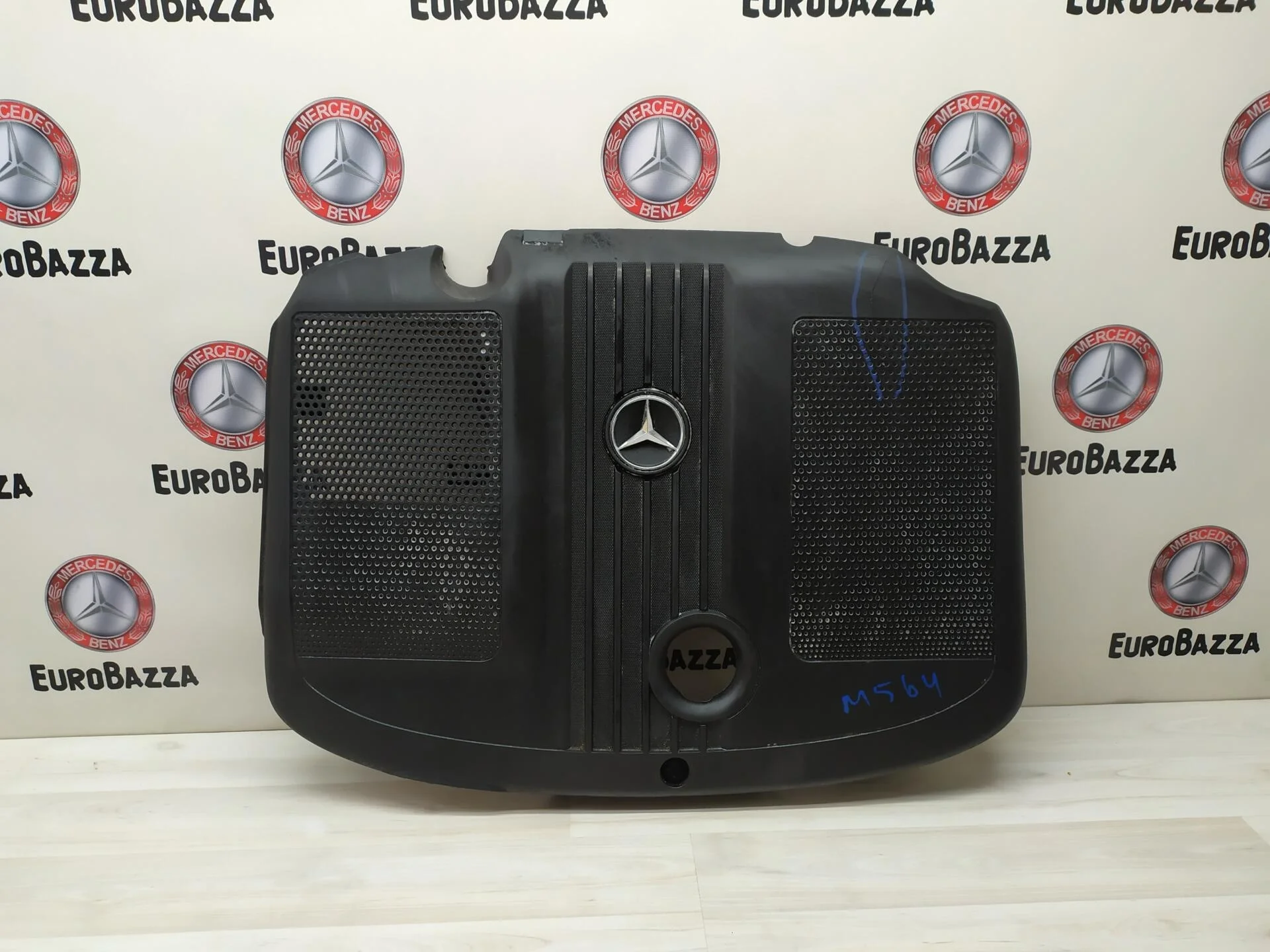 Крышка двигателя Mercedes W204