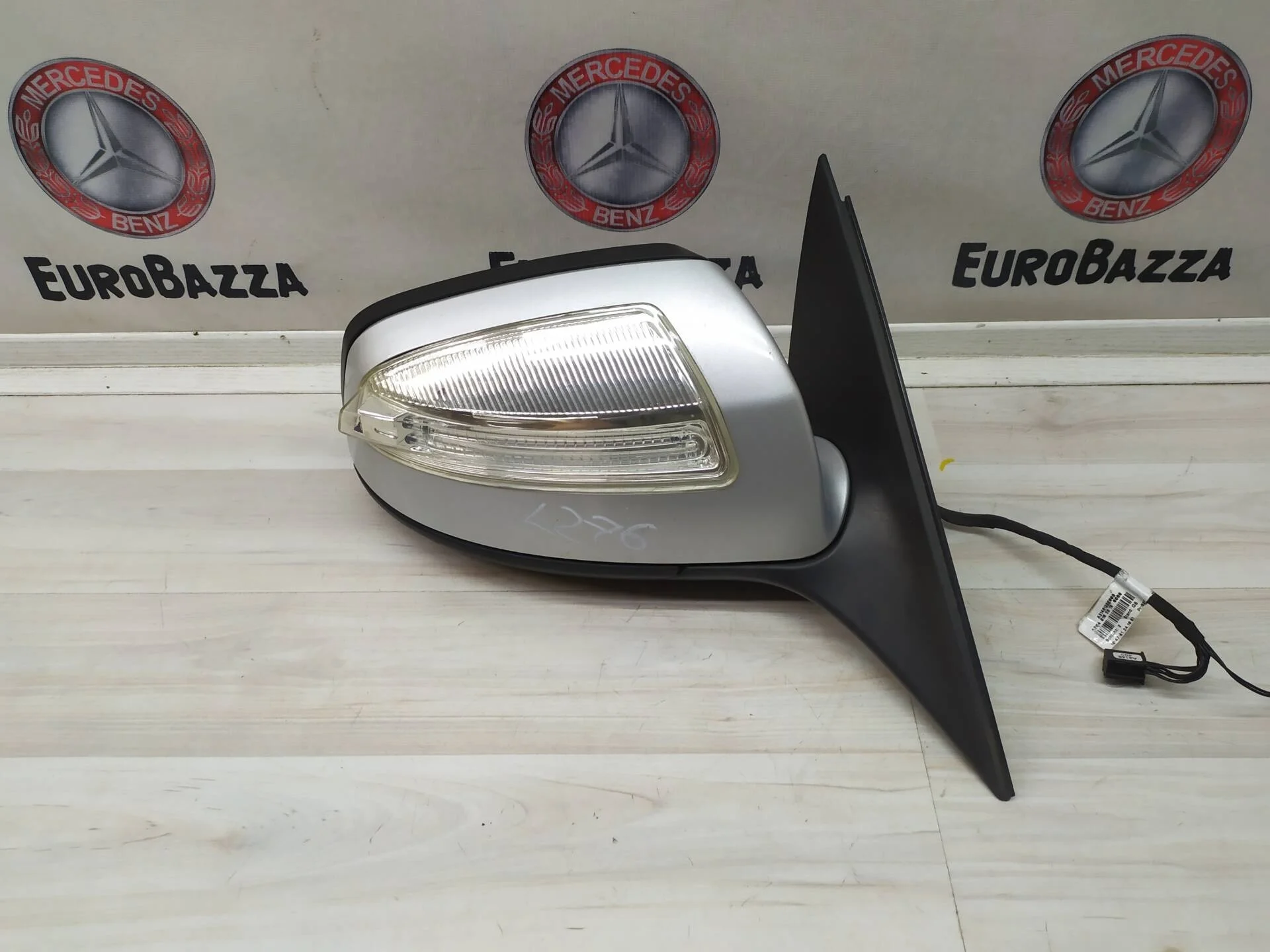 Зеркало боковое правое Mercedes W204