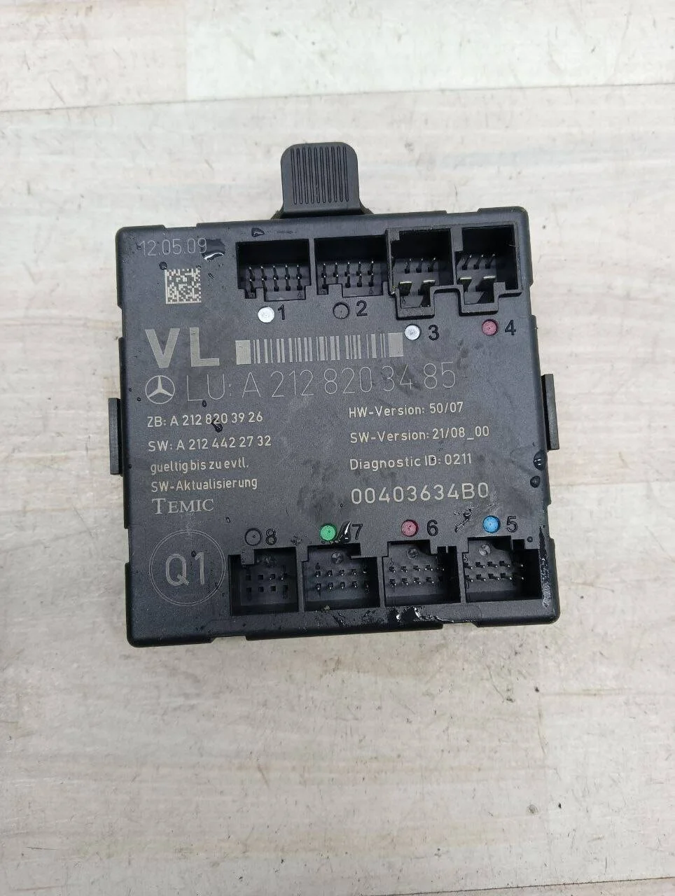 Блок управления двери передний левый Mercedes W204