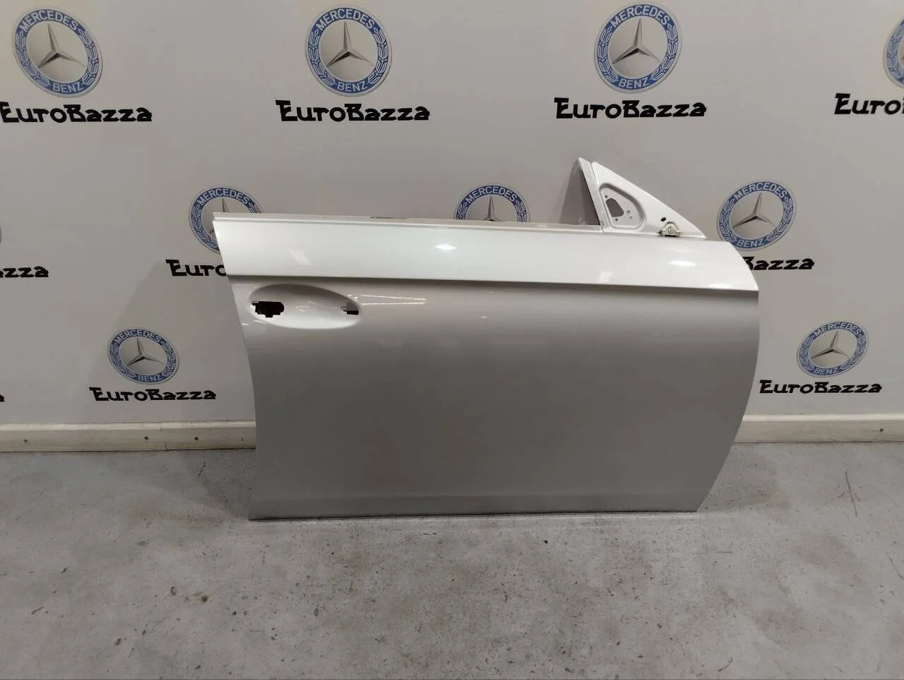 Дверь передняя правая Mercedes W219