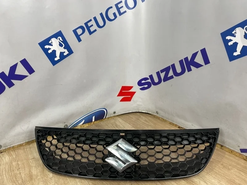 Решетка радиатора SUZUKI SX4 2008