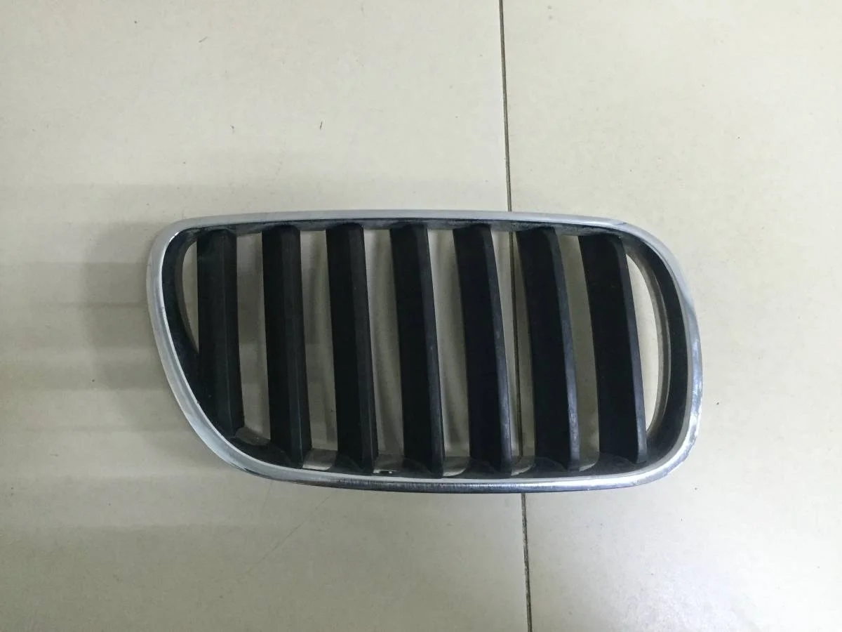 Решетка радиатора правая BMW X3 E83 2004-2010