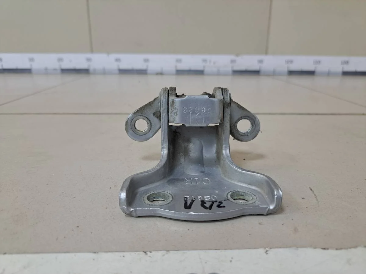 Петля двери задней левой нижняя Opel Antara 2007-2015