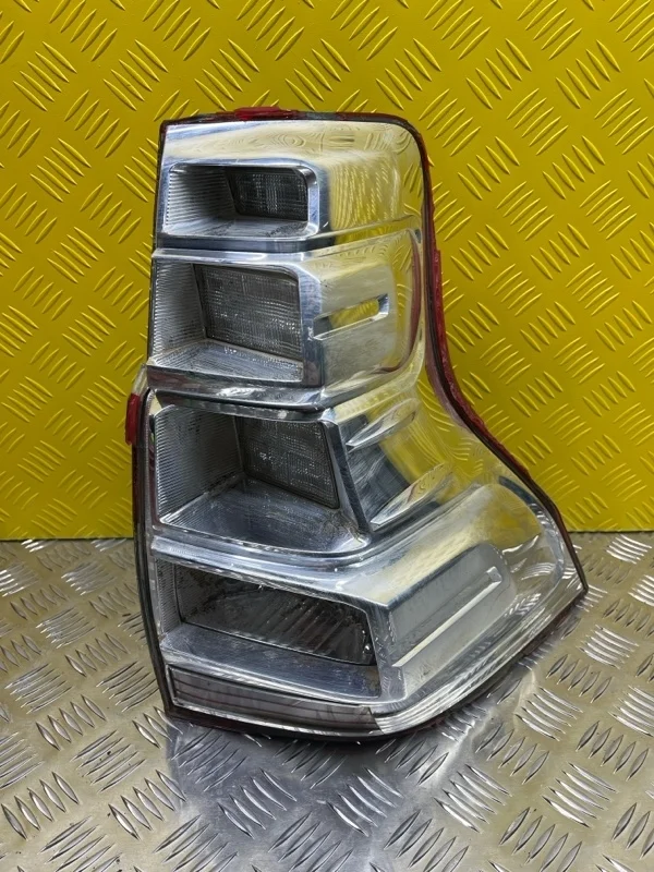 Фонарь задний правый Toyota Land Cruiser Prado 150 (2009-2023) 2014 8155160C30 3.0 D 1KDFTV