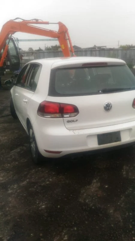 Продажа Volkswagen Golf 1.4 (122Hp) (CAXA) FWD AT по запчастям