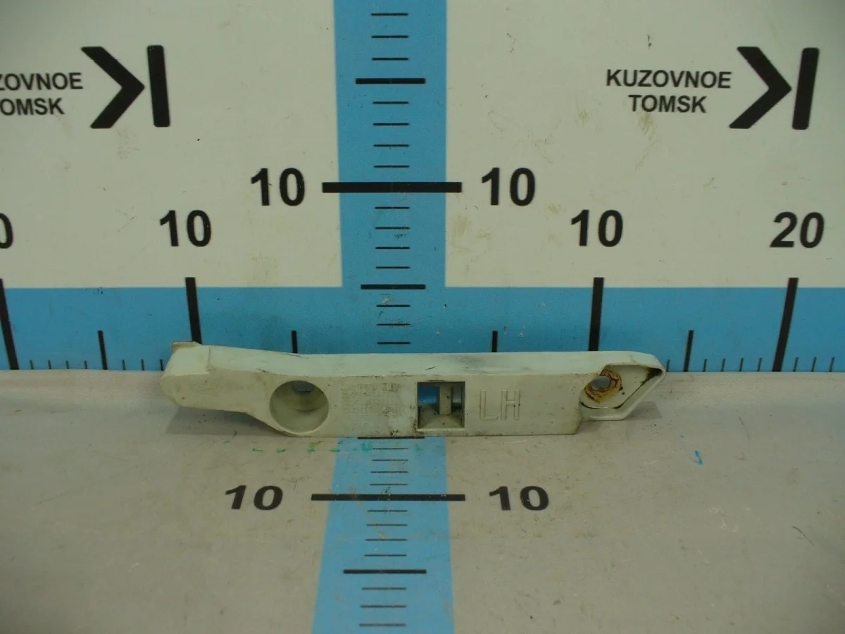 Кронштейн бампера Ford Focus 2008 CB4