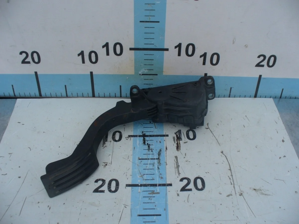 Педаль газа Ford Focus 2008 CB4