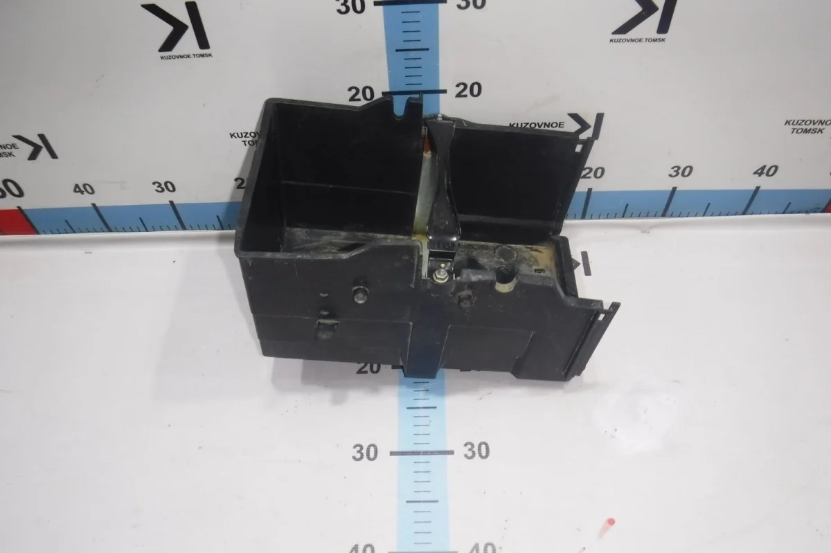 Кожух аккумулятора Ford Focus 2015 CB8