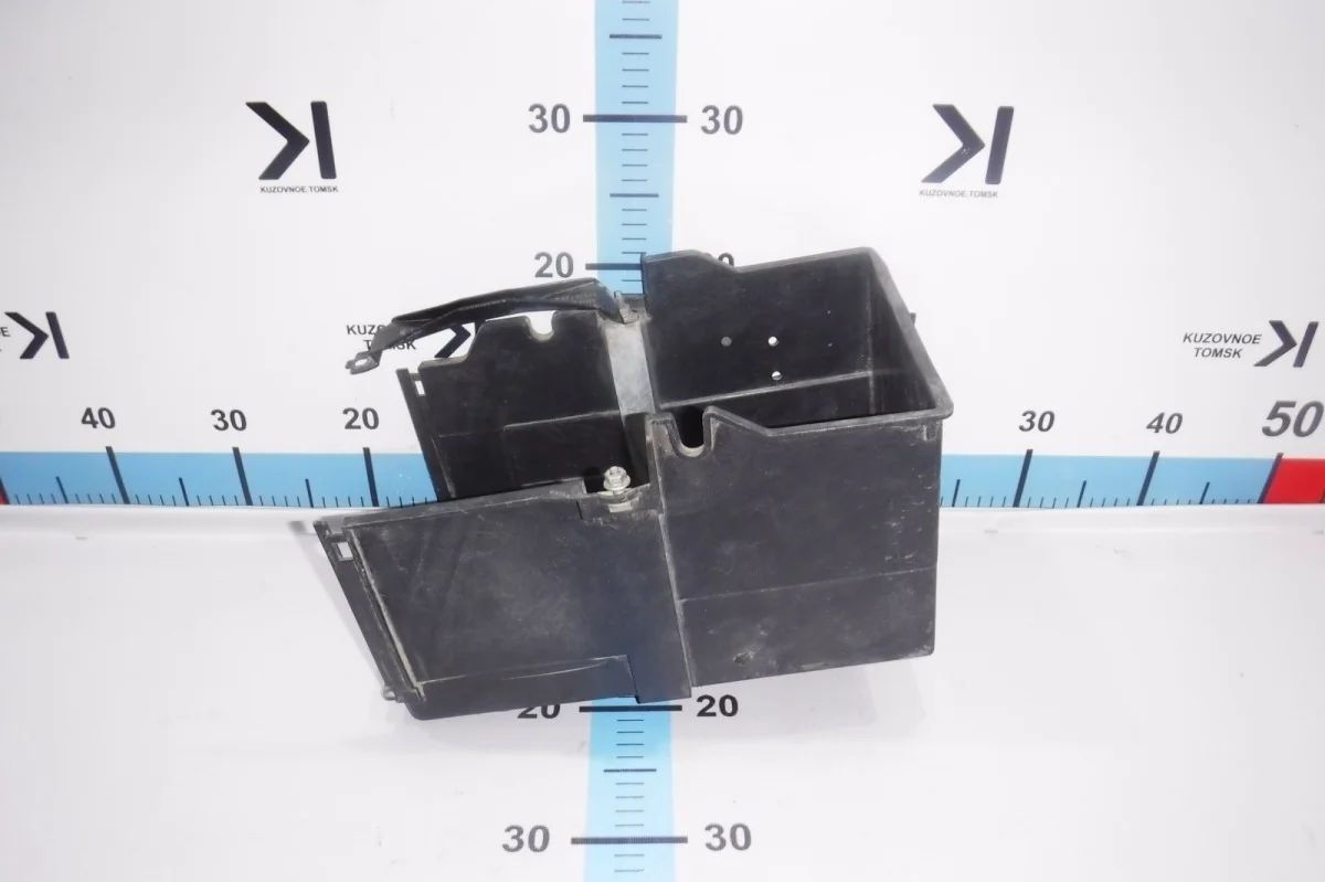 Кожух аккумулятора Ford Focus 2015 CB8