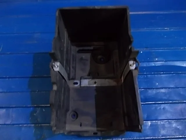 Кожух аккумулятора Ford Focus 2015 CB8