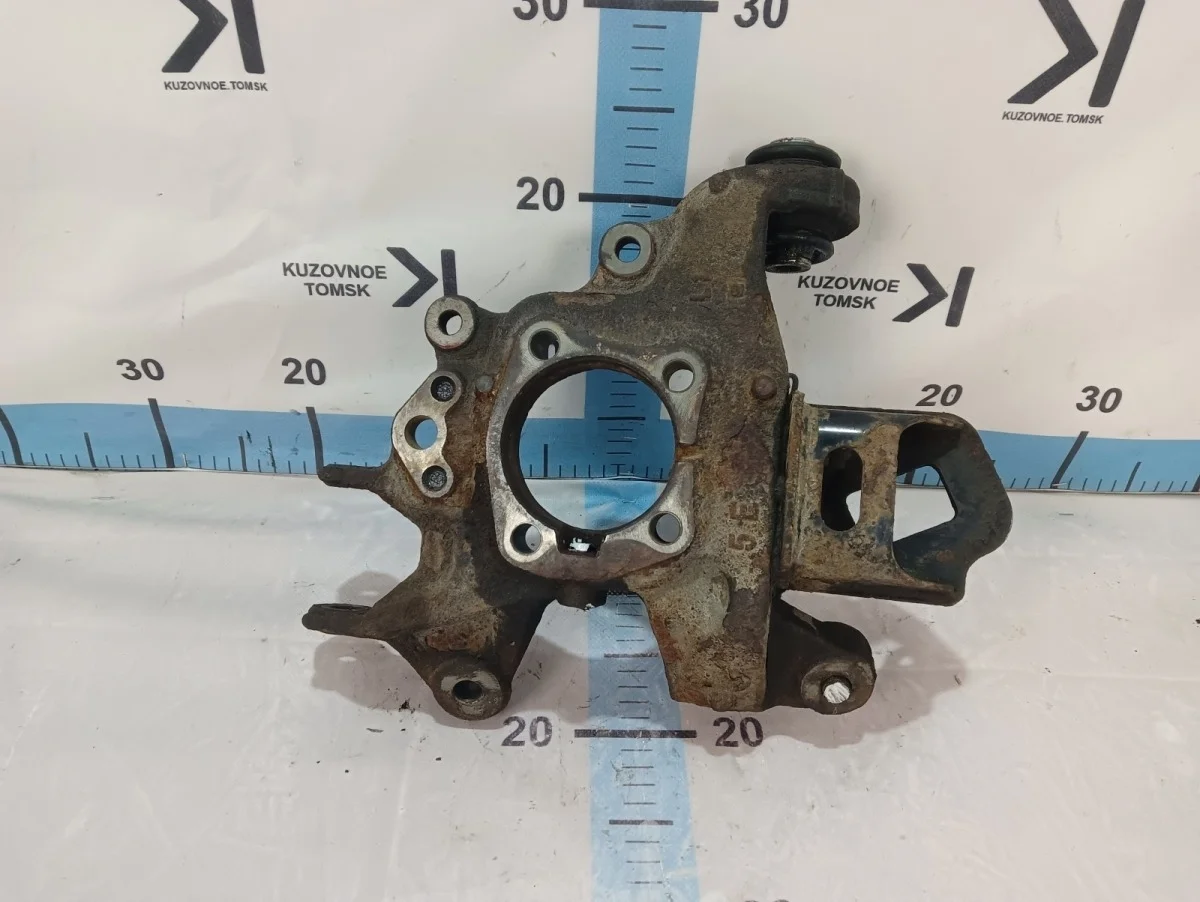Кулак поворотный Lexus RX450h 2012 AL10
