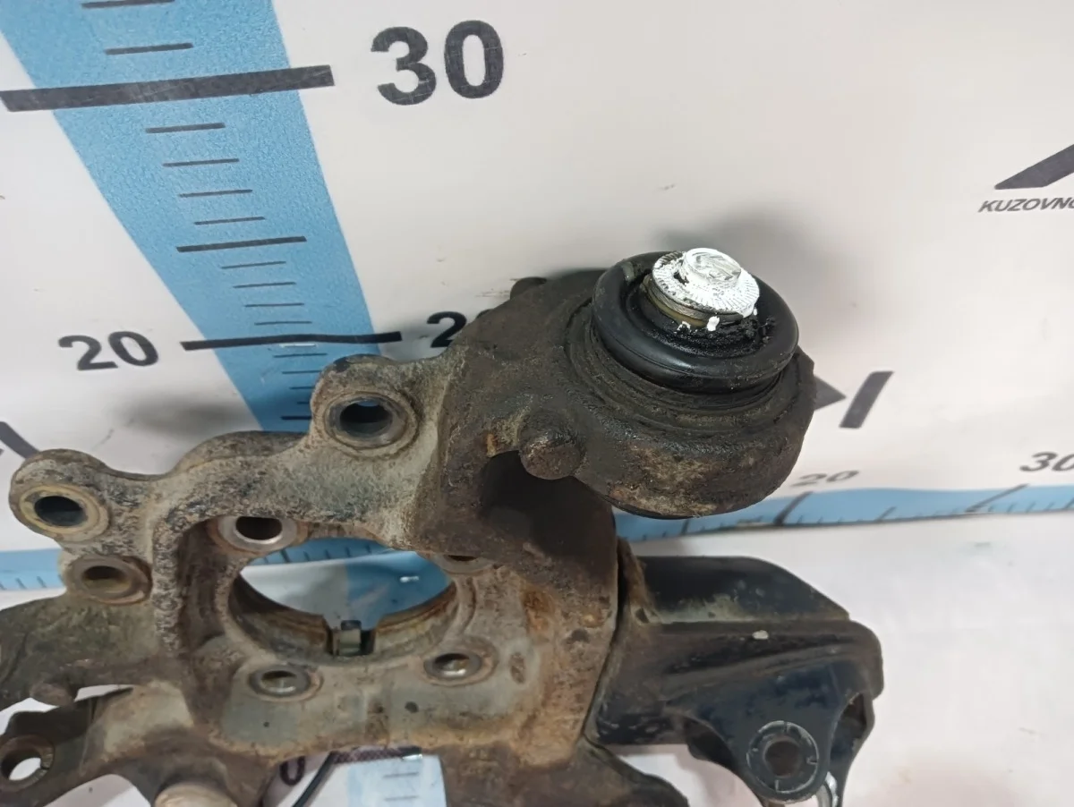 Кулак поворотный Lexus RX450h 2012 AL10