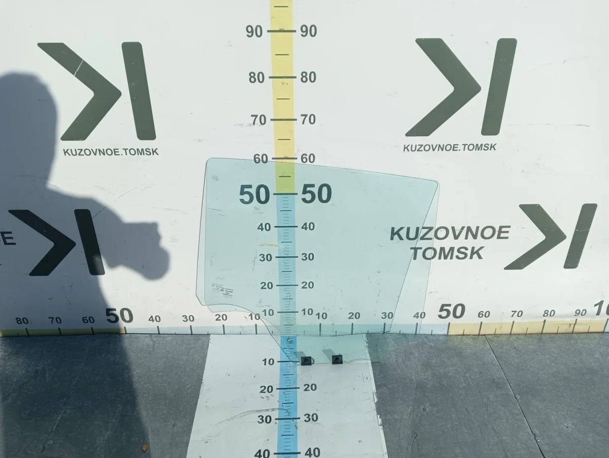 Стекло двери Renault Sandero 2014 BS11, B90