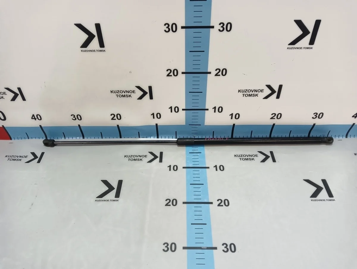 Амортизатор капота Volkswagen Passat 2012 362