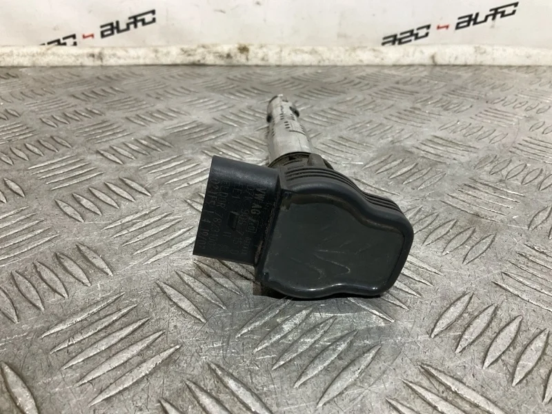 Катушка зажигания Audi A4 07K905715D B7 2.0