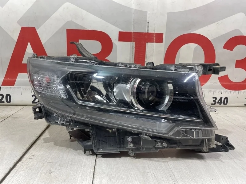 Фара передняя правая Toyota Land Cruiser Prado 150