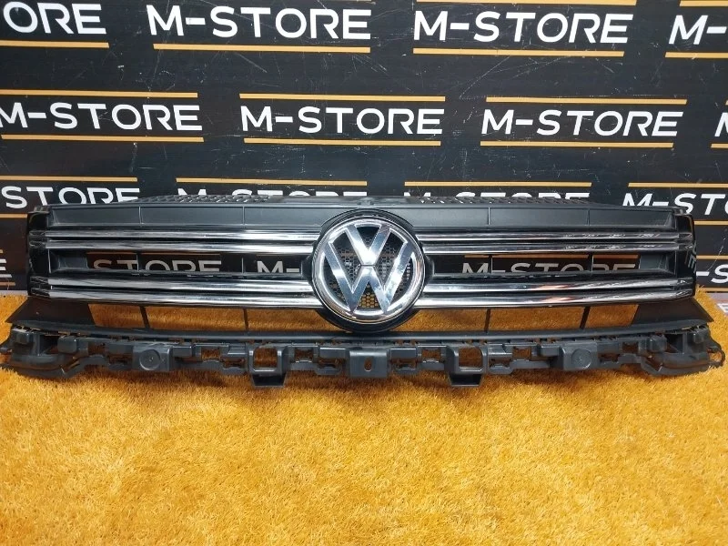 Решетка радиатора Volkswagen Tiguan 2012 5N