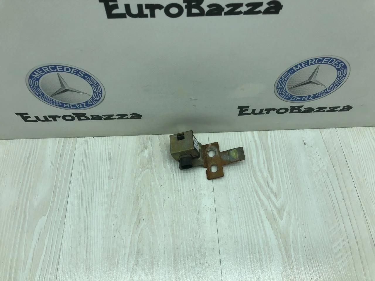 Датчик скорости на кронштейне Mercedes W203