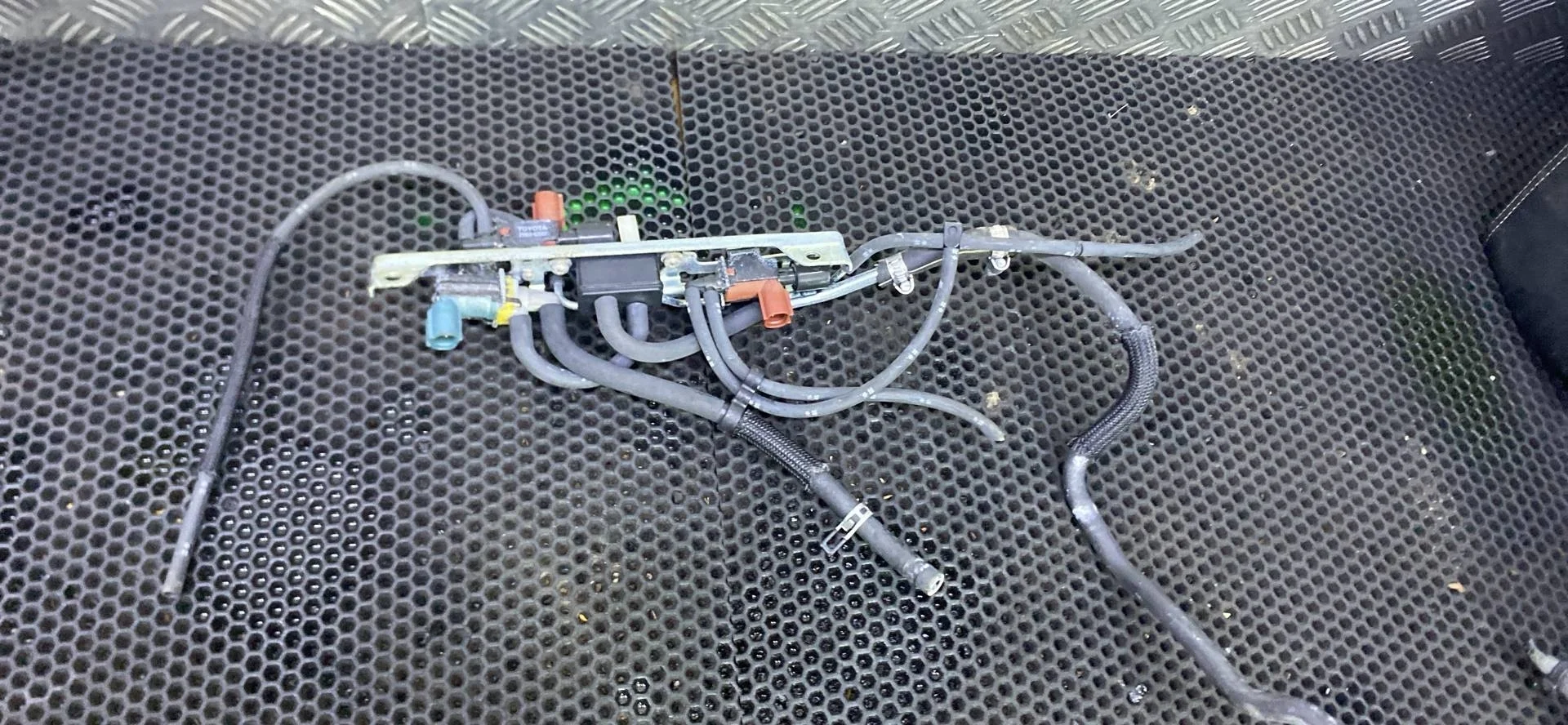 Клапан вакуумный Toyota Alphard 2003 25860-62010
