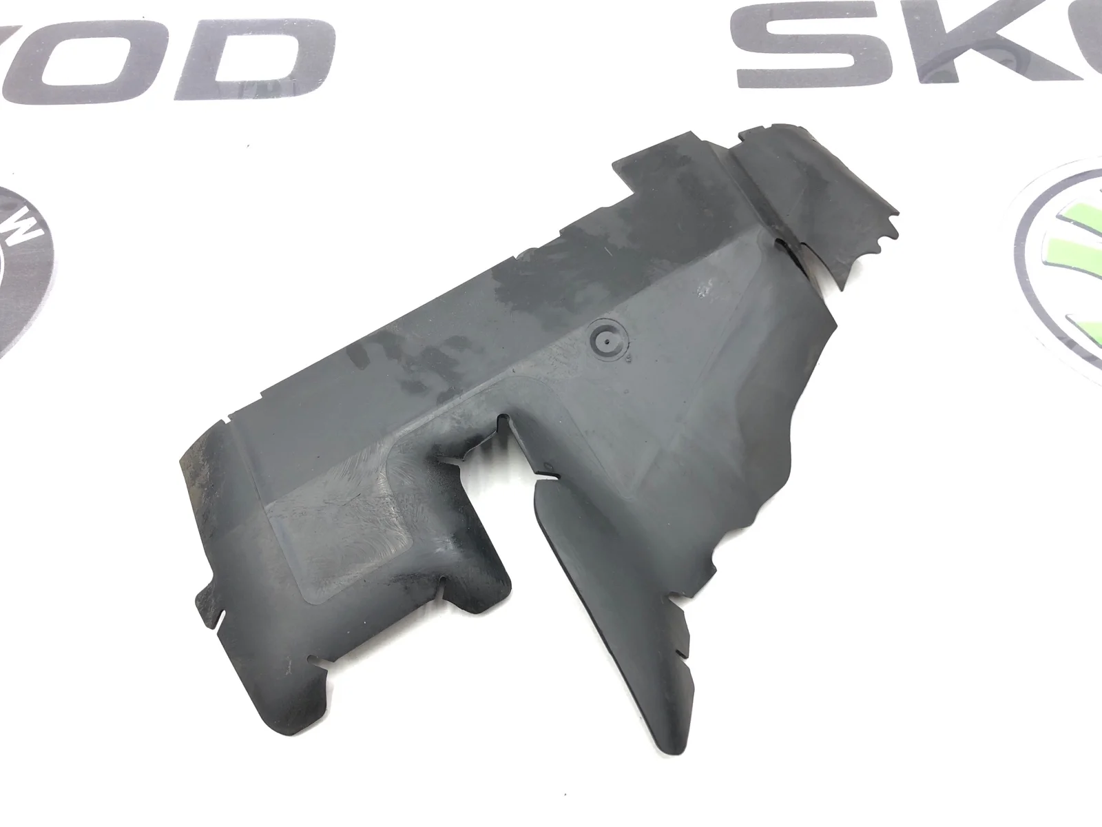 Дефлектор радиатора Skoda Octavia 2015 5E0121283 A7 (5E) 1.2 CJZA, левый