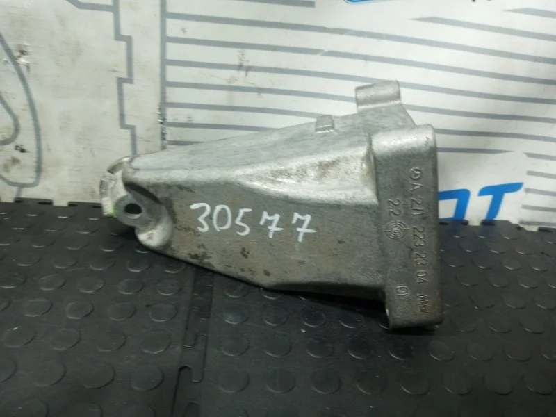 Опора ДВС правая Mercedes-Benz C-Class W204 271860