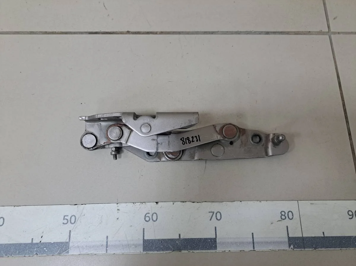 Петля крышки багажника Nissan Primera P12 2002-2007