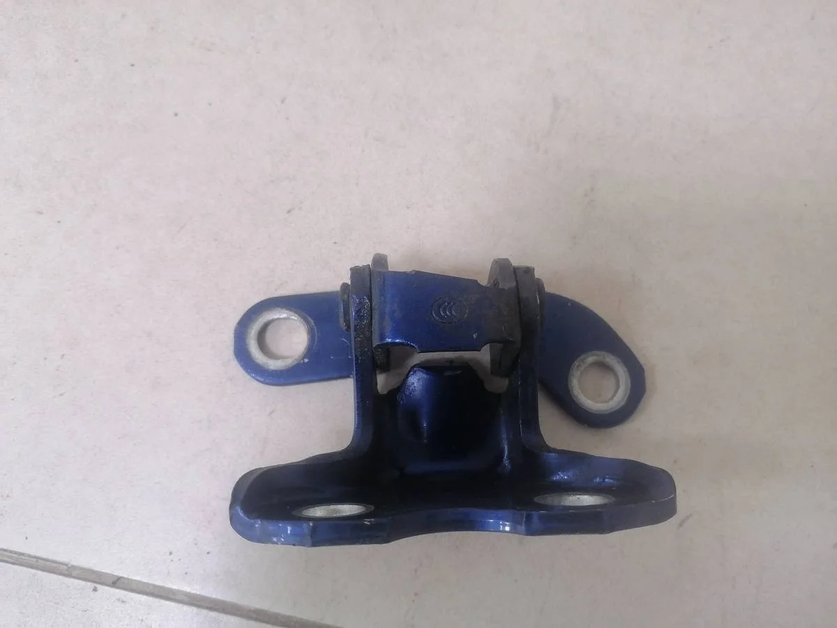 Петля двери задней правой верхняя Toyota Camry V40 2006-2011