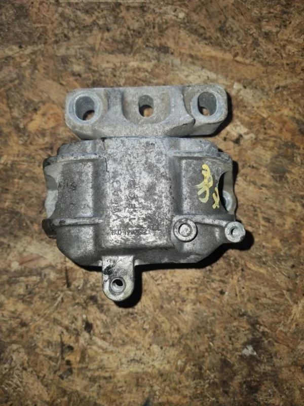 Опора двс Volkswagen Passat CC 2011 358