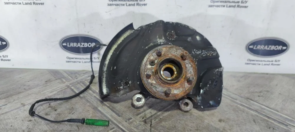 Кулак передний правый Range Rover 3 L322 09-12
