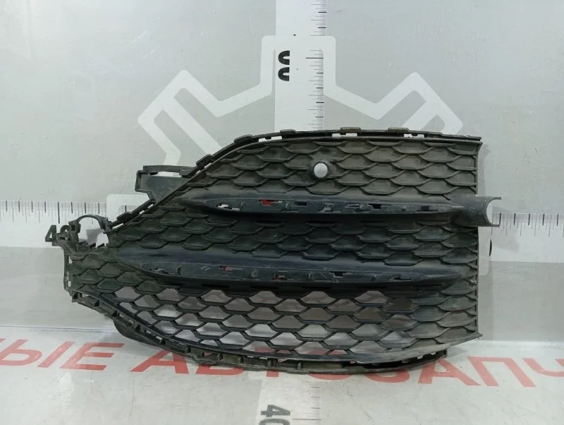Решетка бампера передняя правая Mercedes Gle V167