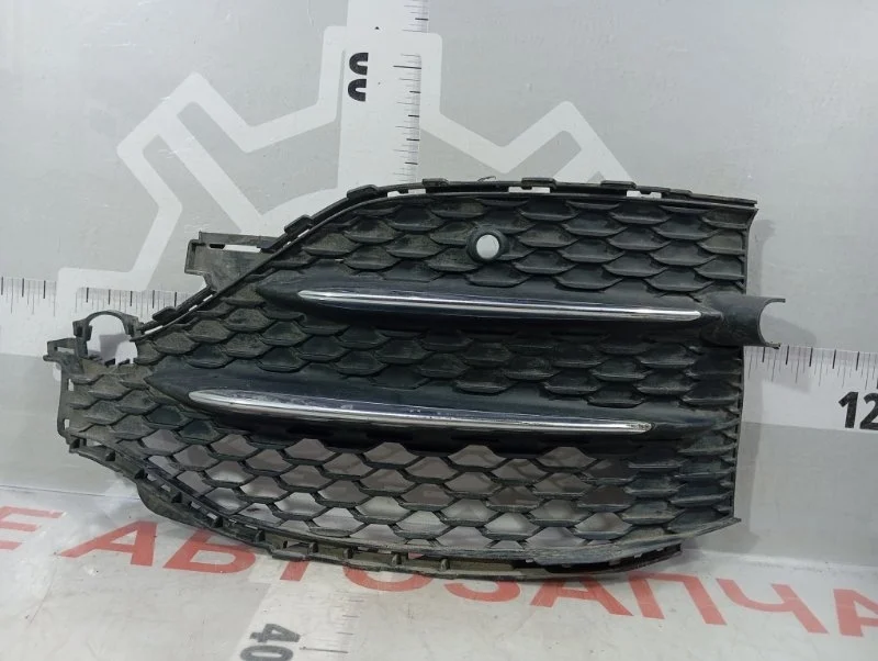 Решетка бампера передняя правая Mercedes Gle V167