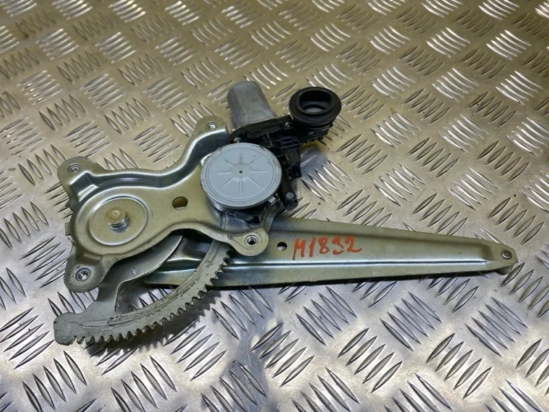 Стеклоподъемник задний правый Toyota Rav 4 (Xa30) (2005-2014) 2009 6980342040 2.0 I 3ZRFAE