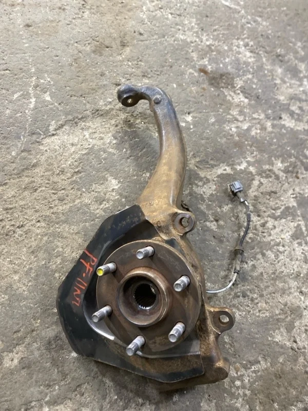 Кулак поворотный левый Nissan Pathfinder (R51M) 2004-2013 2007