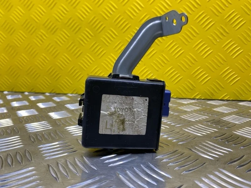 Блок управления стеклоочистителя (дворника) Lexus Lx 570 (2007-2022) 2010 8594360050 5.7 I 3URFE