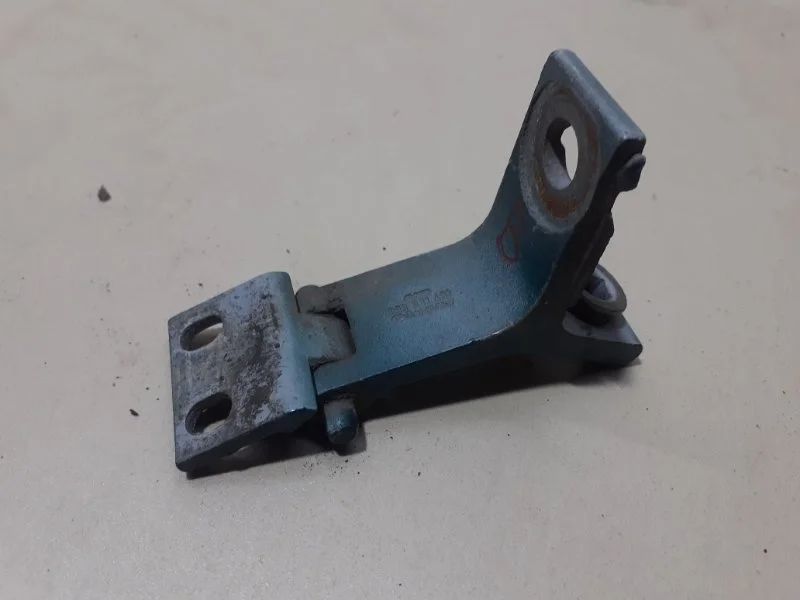 Петля двери верхняя передняя левая Audi 80 B4