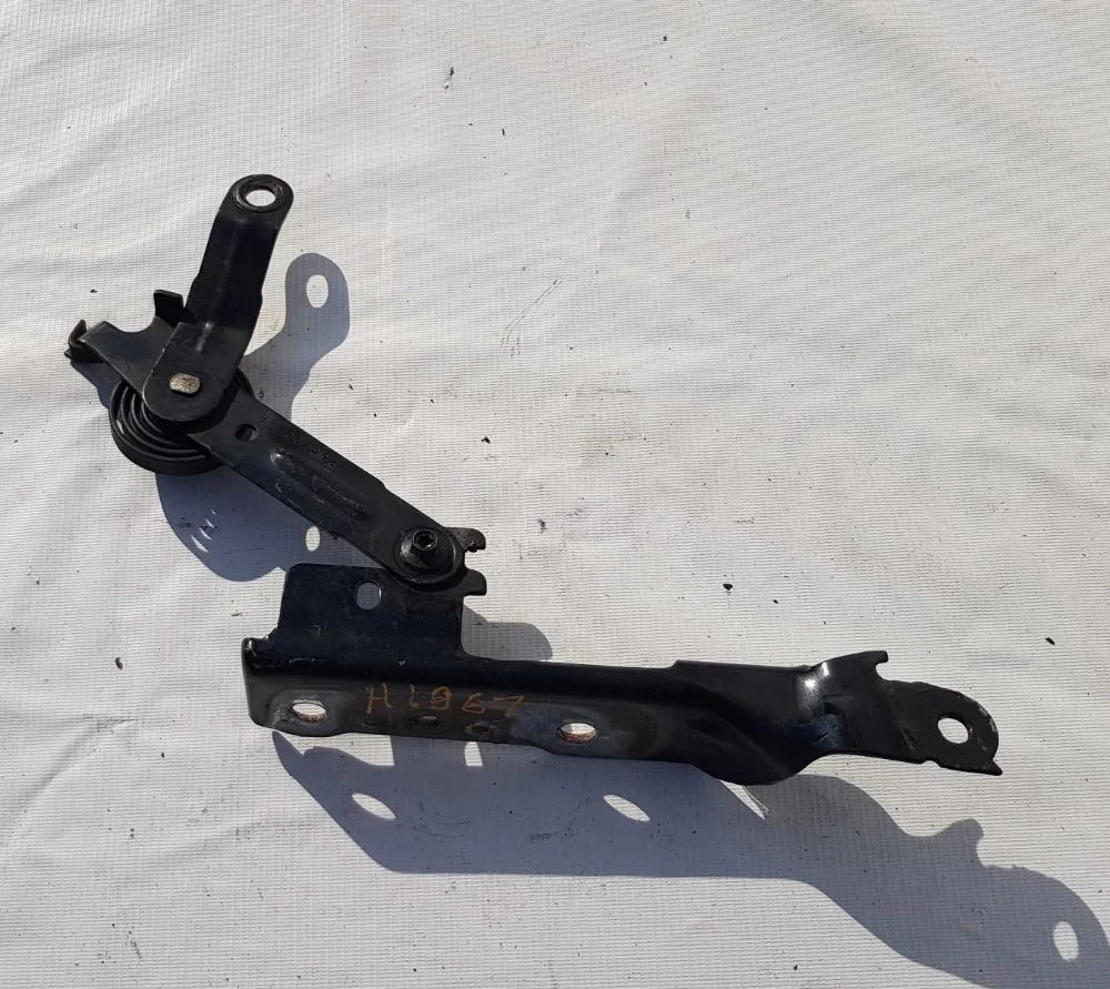 Петля капота левая с пружиной Cadillac Esca 107647