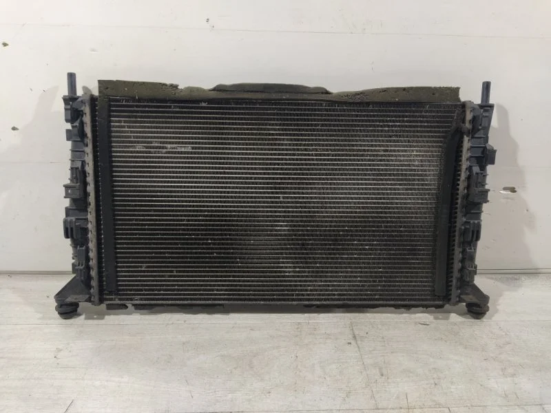 Радиатор охлаждения (основной) Ford Focus 2