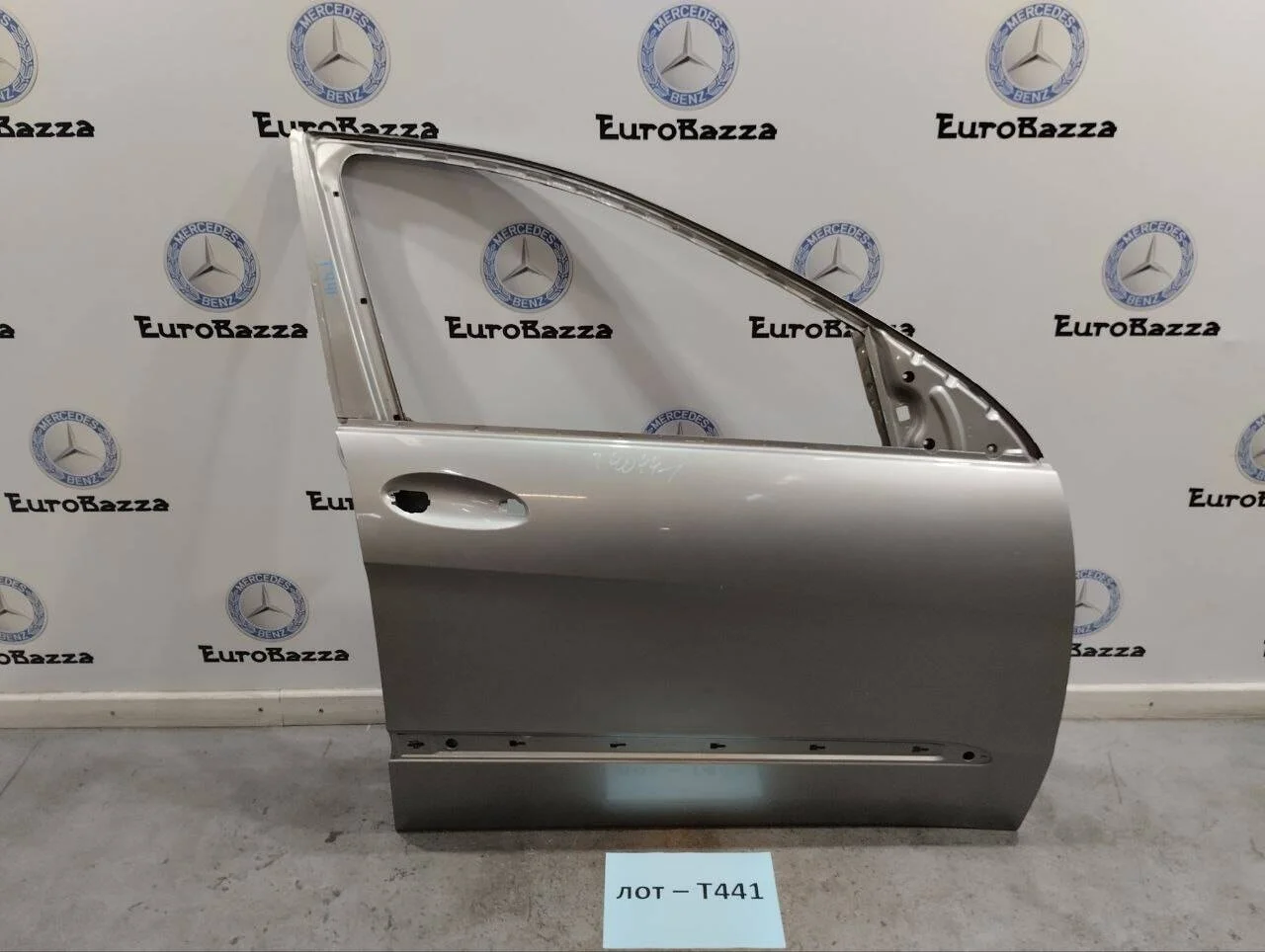 Дверь передняя правая Mercedes W251