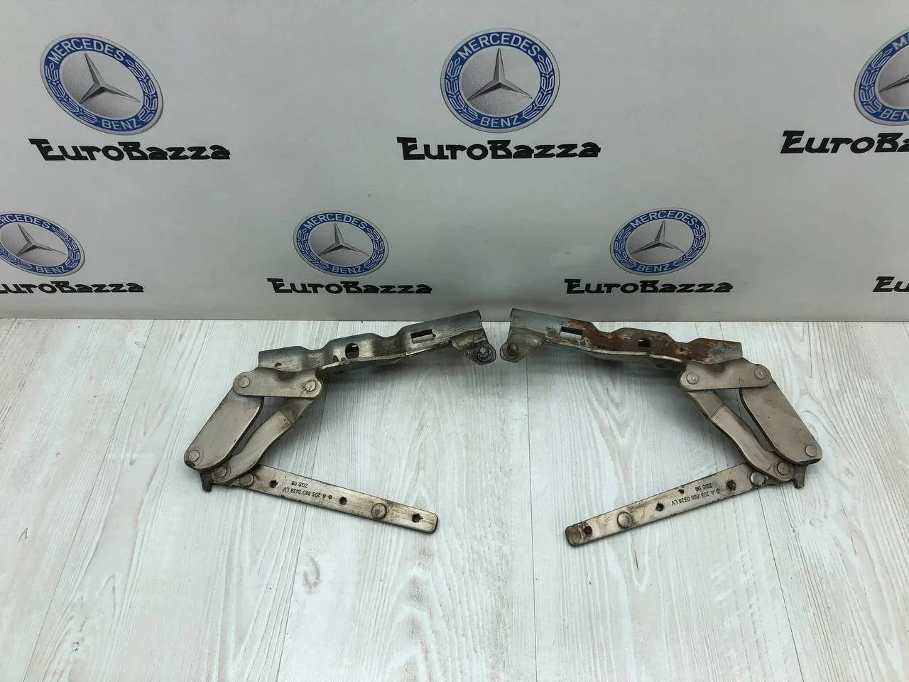 Петля капота Mercedes W203