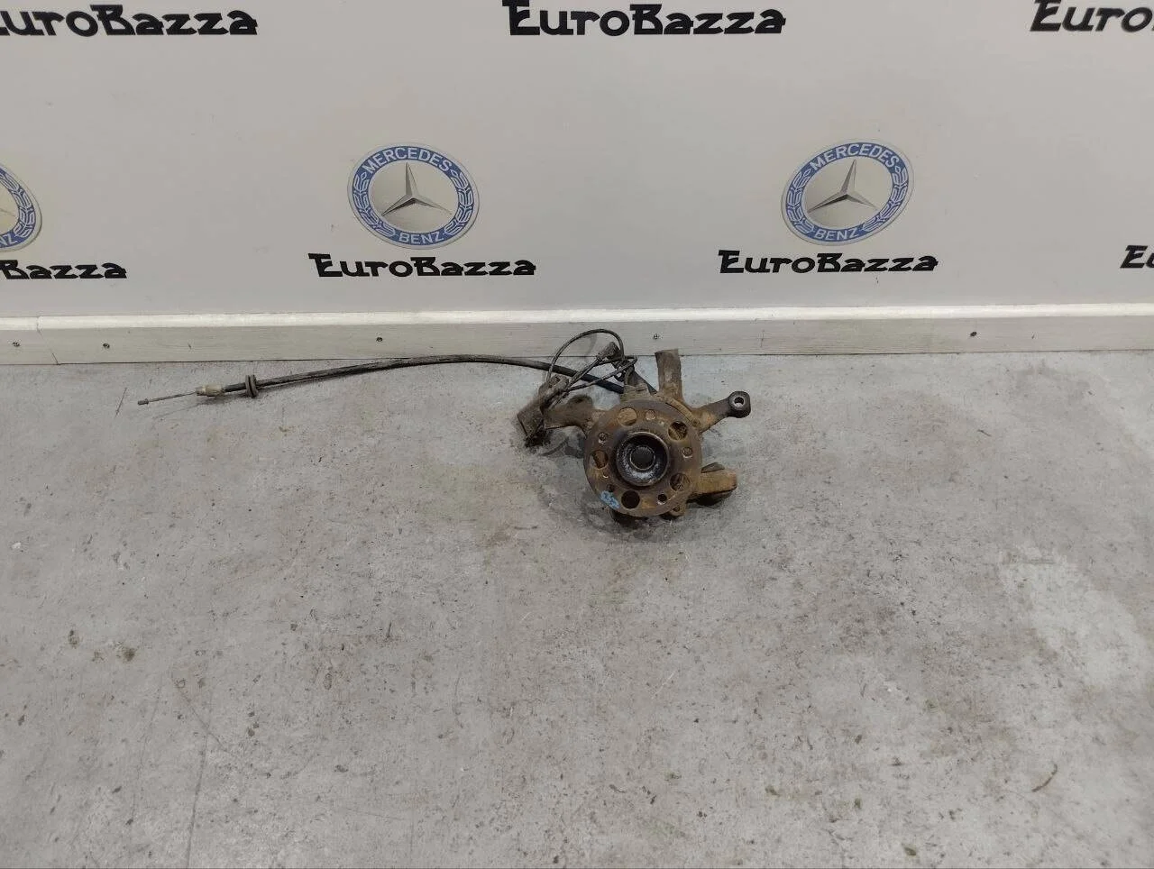 Задний кулак правый Mercedes W203