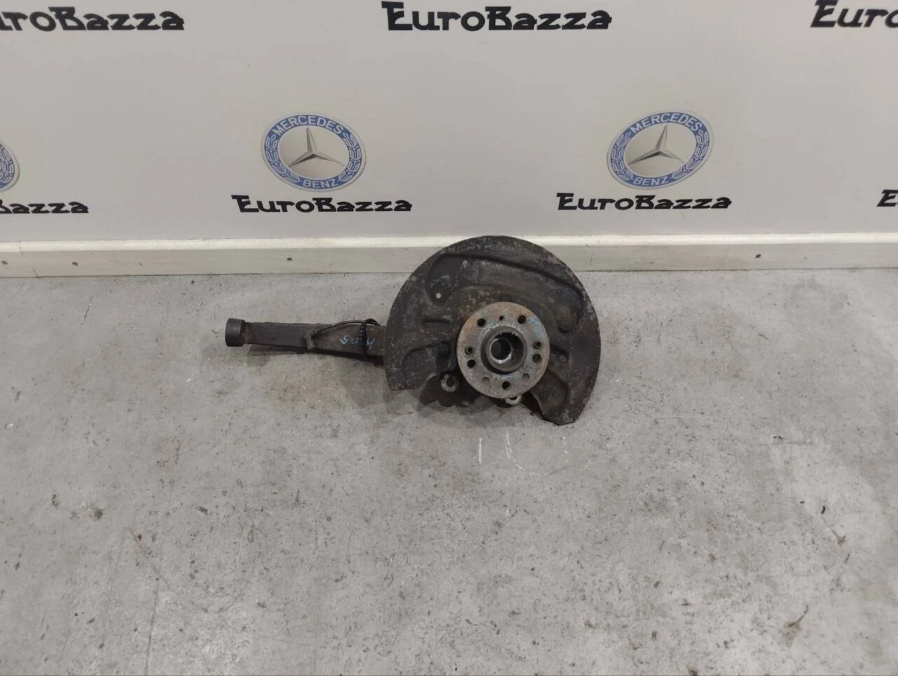 Правый поворотный кулак Mercedes X164