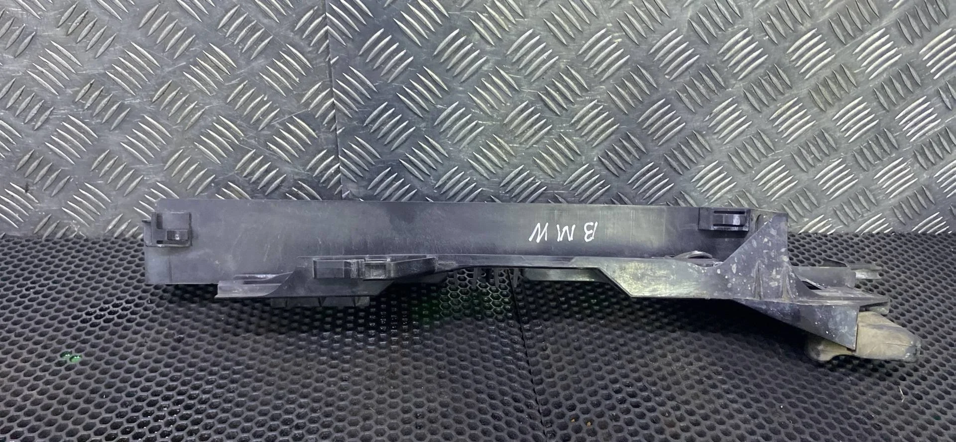 Кронштейн (крепление) радиатора BMW X5 G05