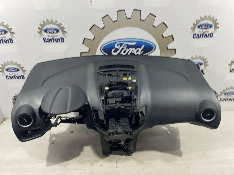 Торпедо (панель приборов) Ford Fiesta (08-12)